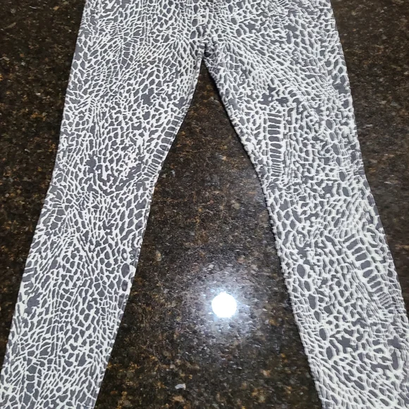 Frame Denim Le High Skinny Black and White Patterned Jeans - Picture 2 of 7